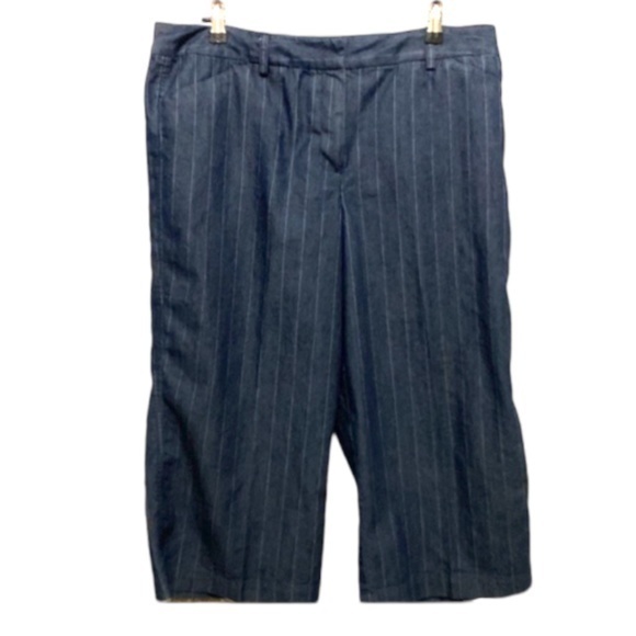 Larry Levine Woman Stretch Jean Capris size 12 pin stripped (472) - Picture 3 of 9